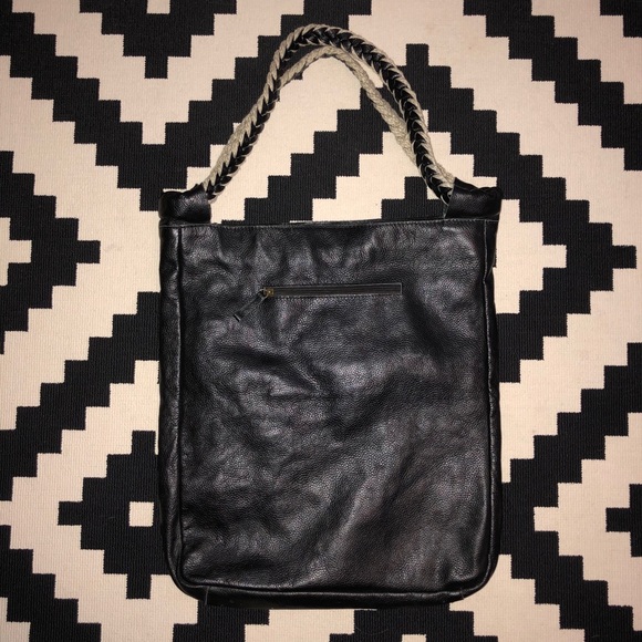 Handcrafted leather tote - Picture 2 of 7